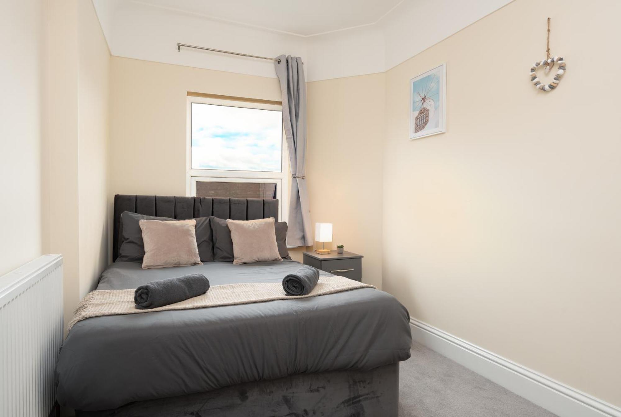 Large Cosy House - Free On Street Parking Liverpool