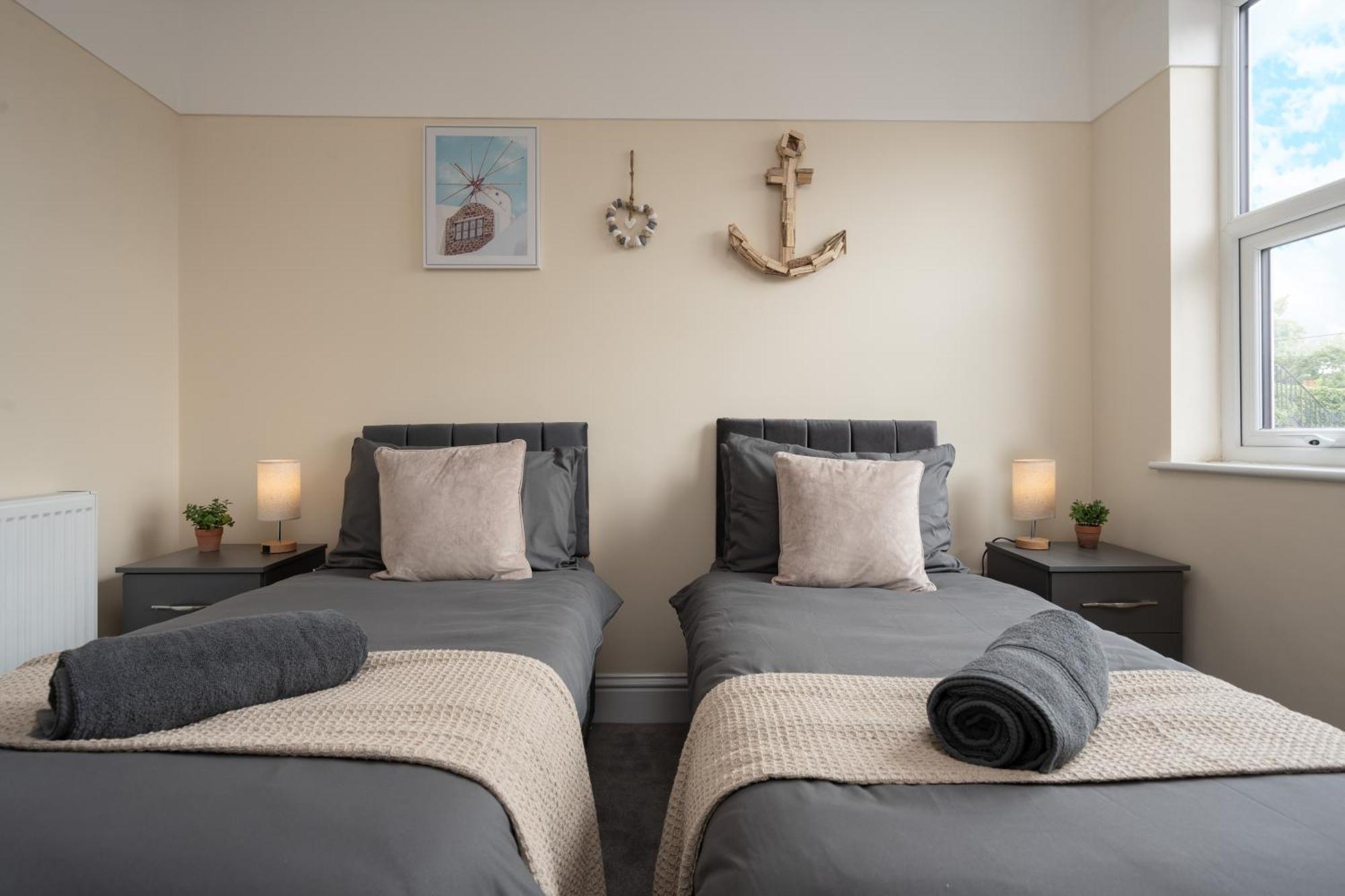 Large Cosy House - Free On Street Parking Liverpool