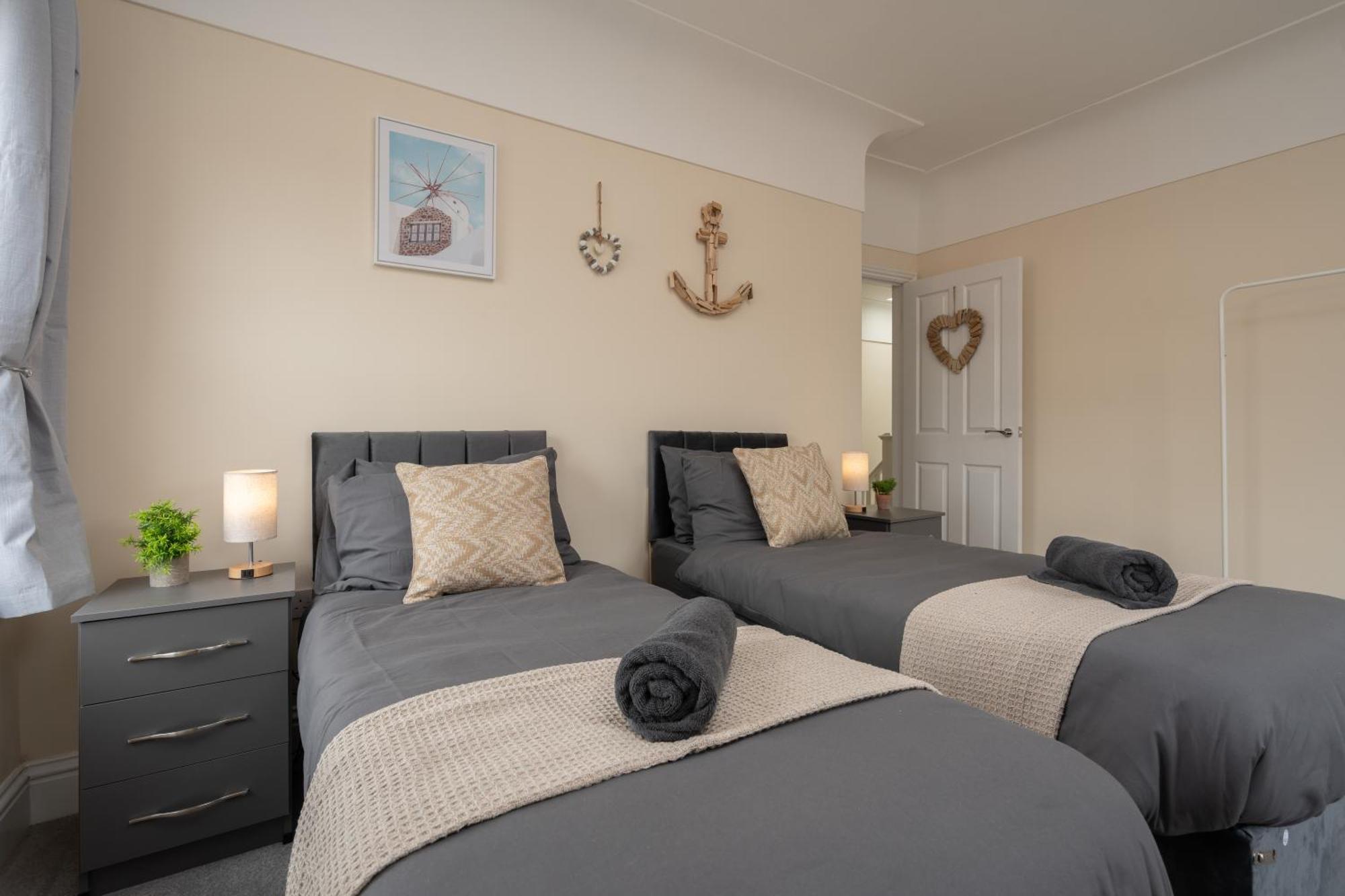 Large Cosy House - Free On Street Parking Holiday home