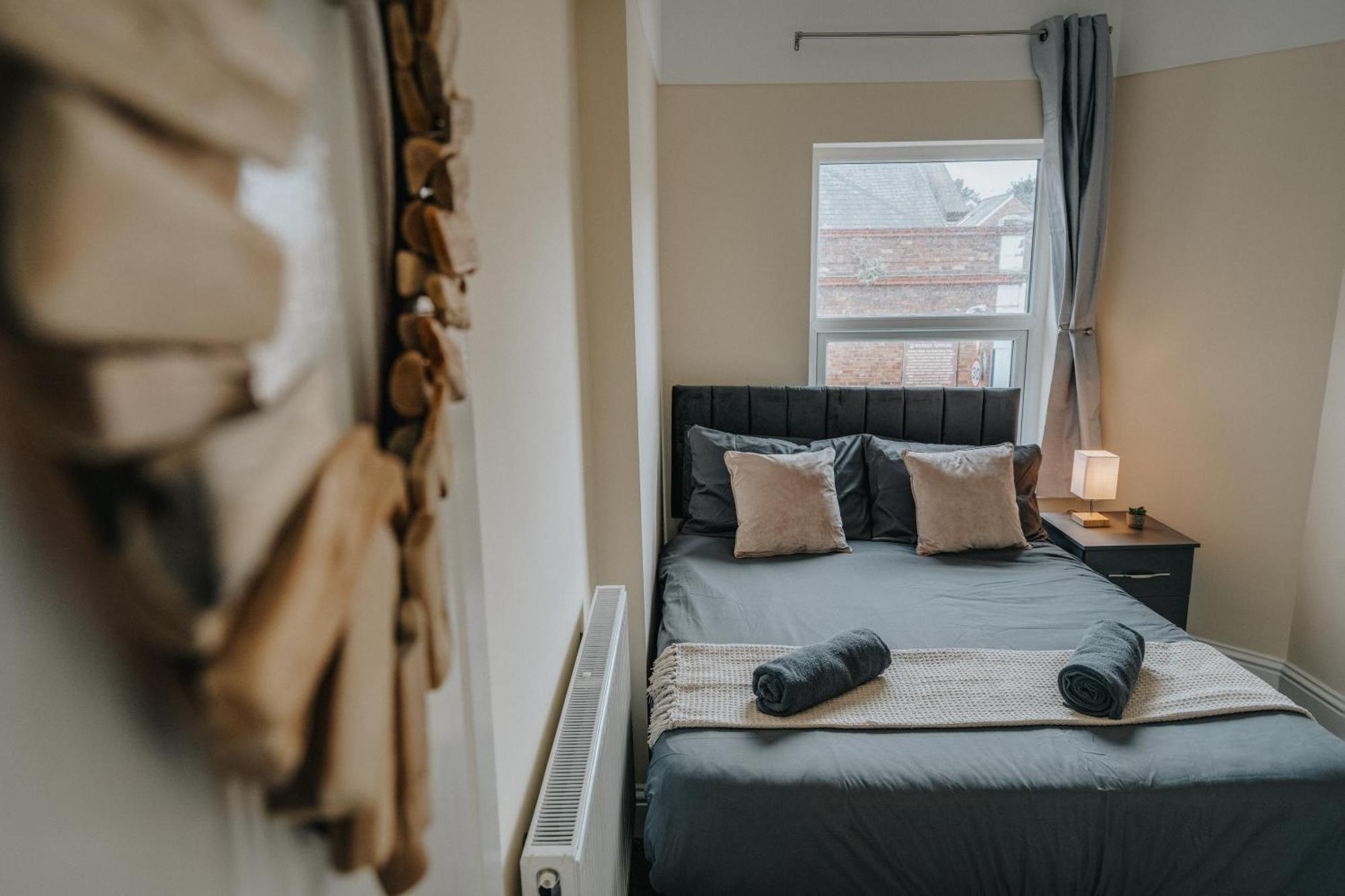 Large Cosy House - Free On Street Parking Holiday home