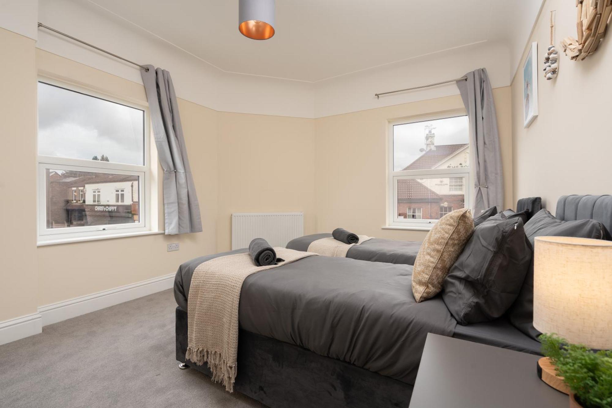 Holiday home Large Cosy House - Free On Street Parking