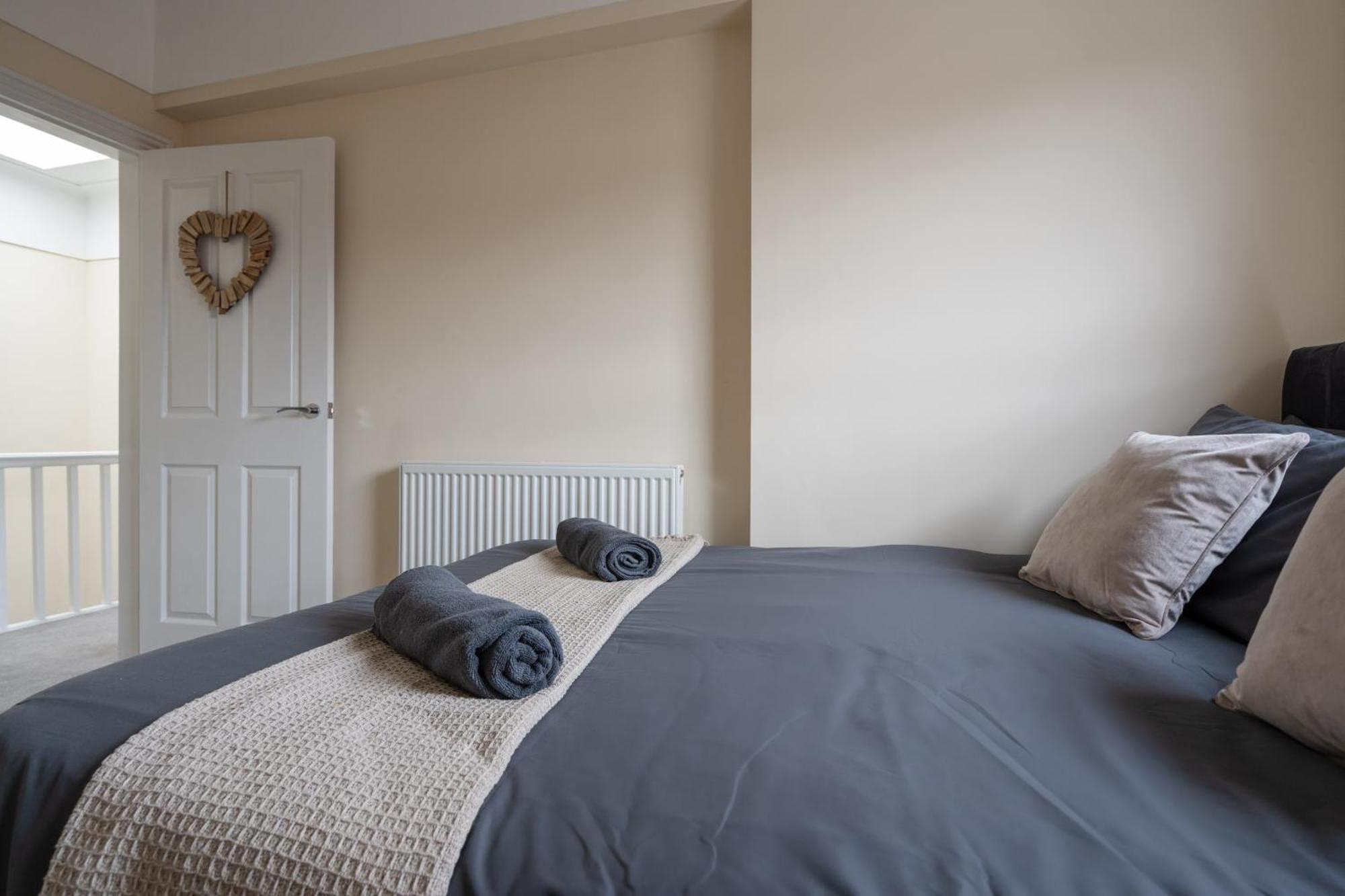 Large Cosy House - Free On Street Parking Liverpool