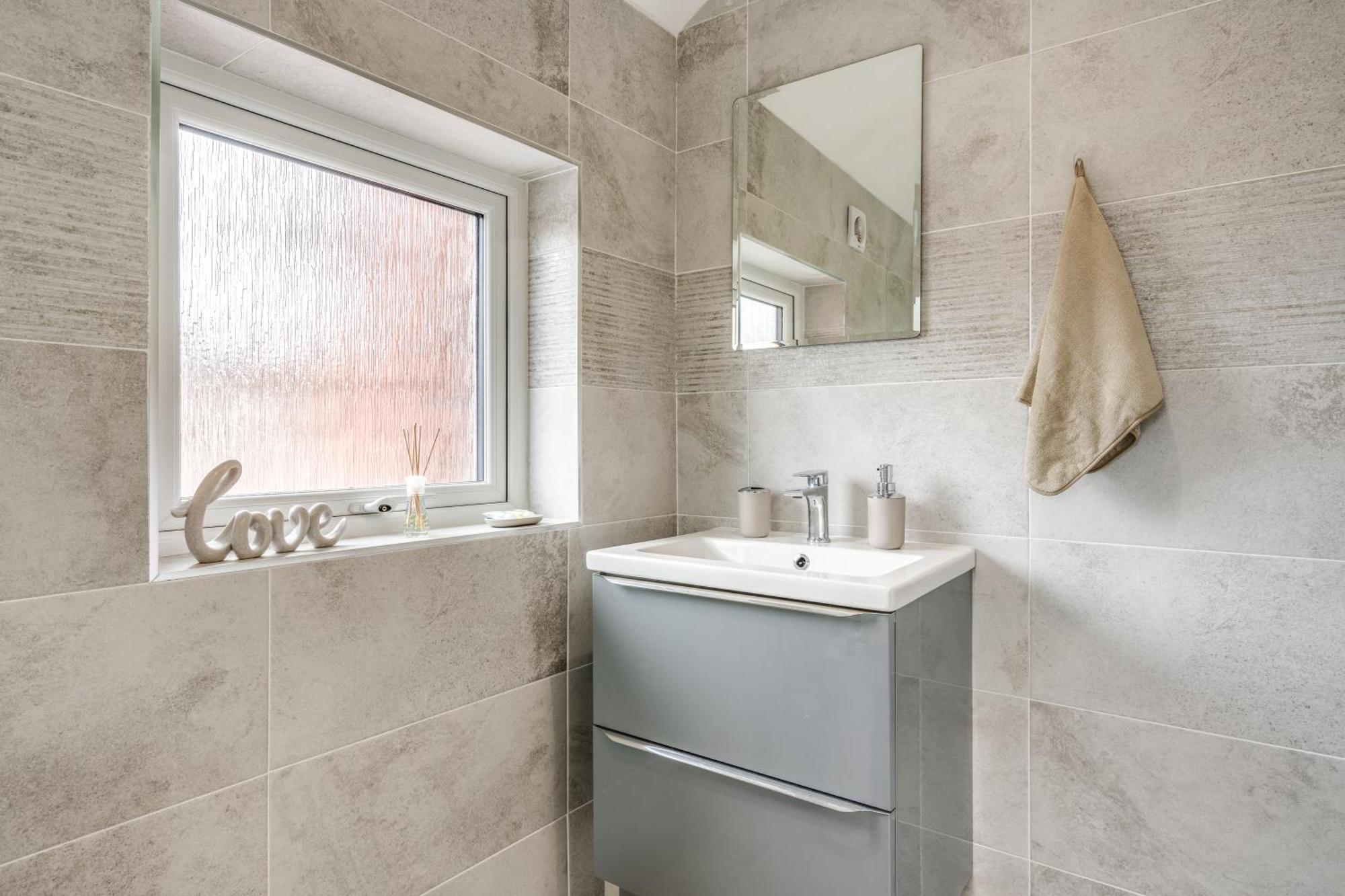 Large Cosy House - Free On Street Parking Liverpool