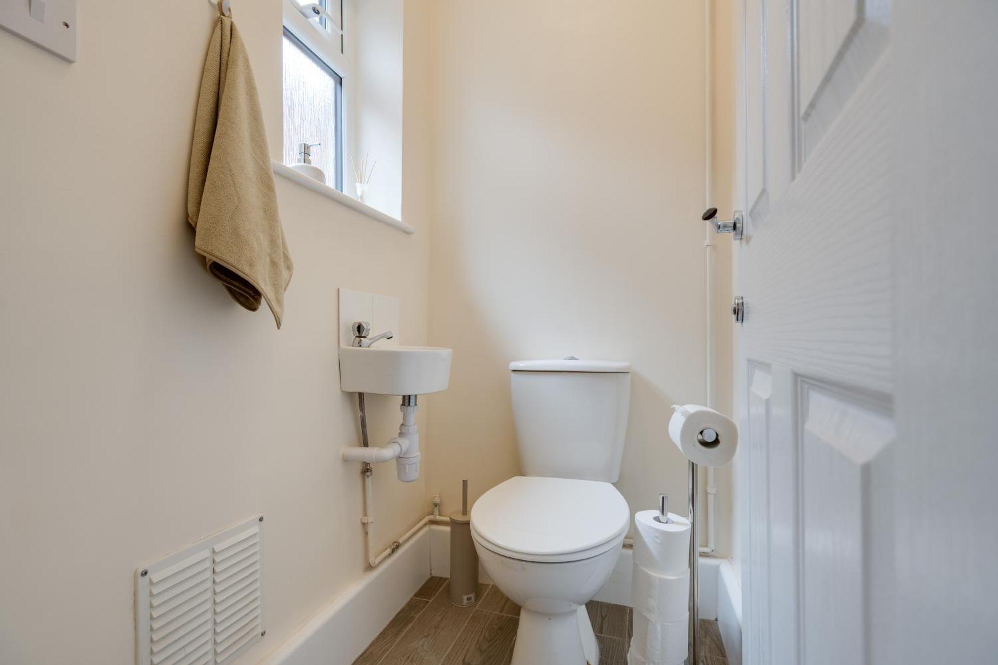 Holiday home Large Cosy House - Free On Street Parking Liverpool