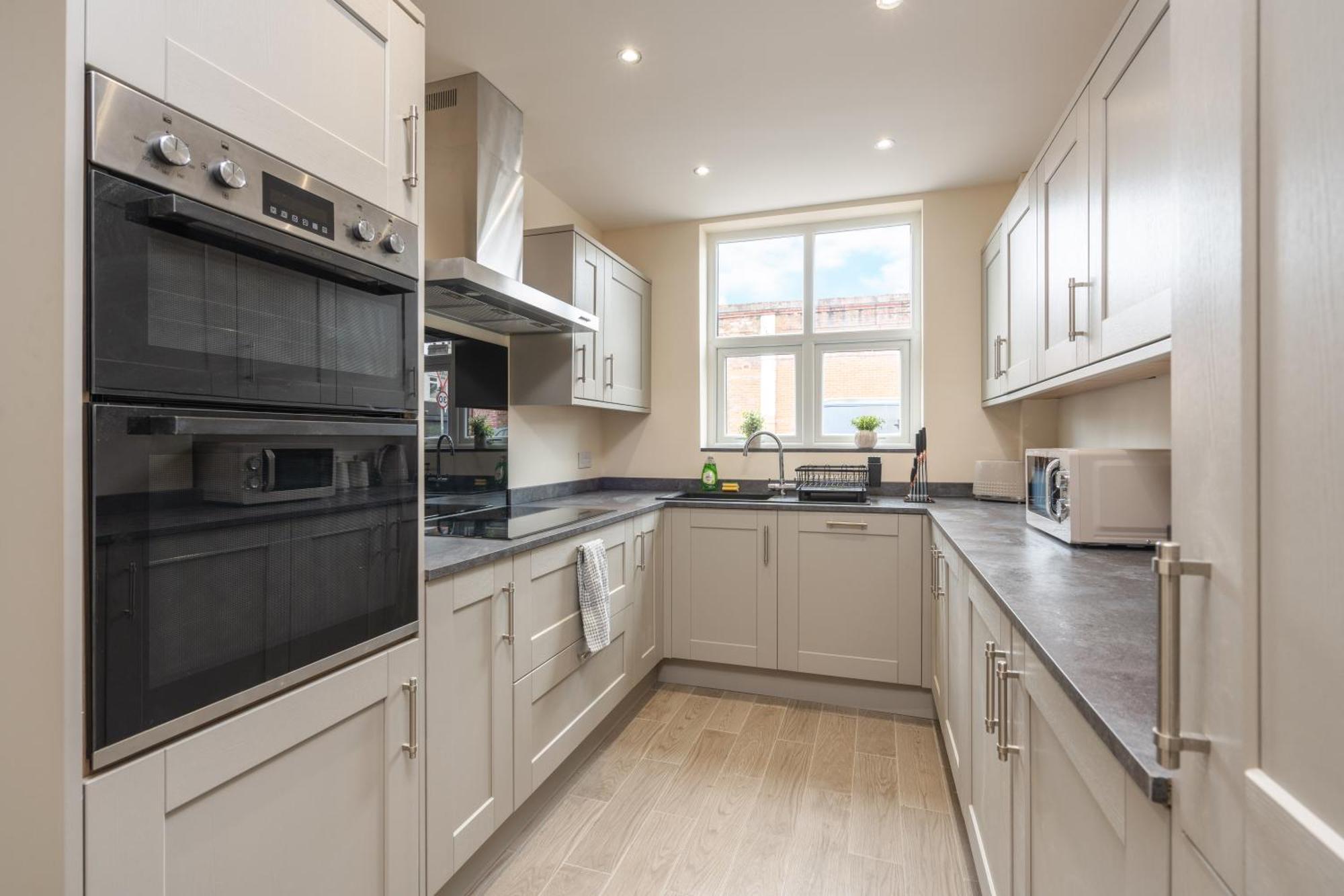 Large Cosy House - Free On Street Parking Holiday home *